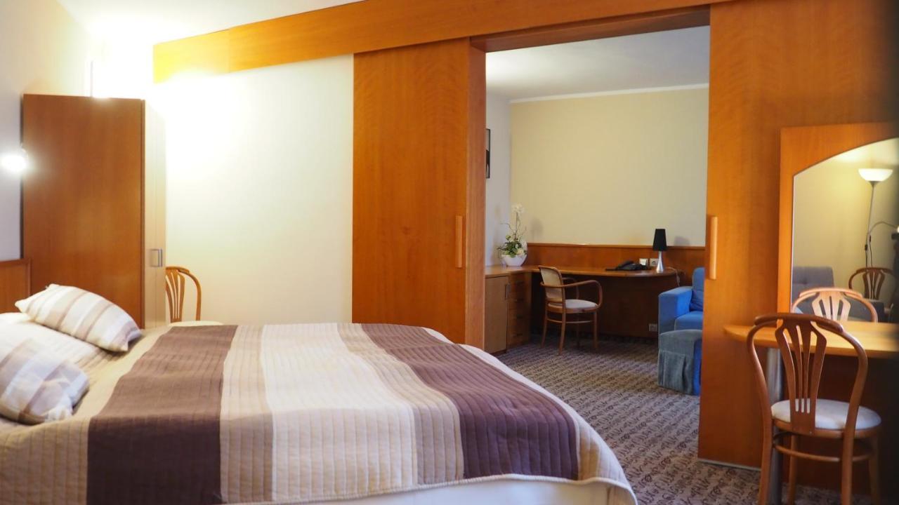 Hotel Tennis Club Простєйов Екстер'єр фото