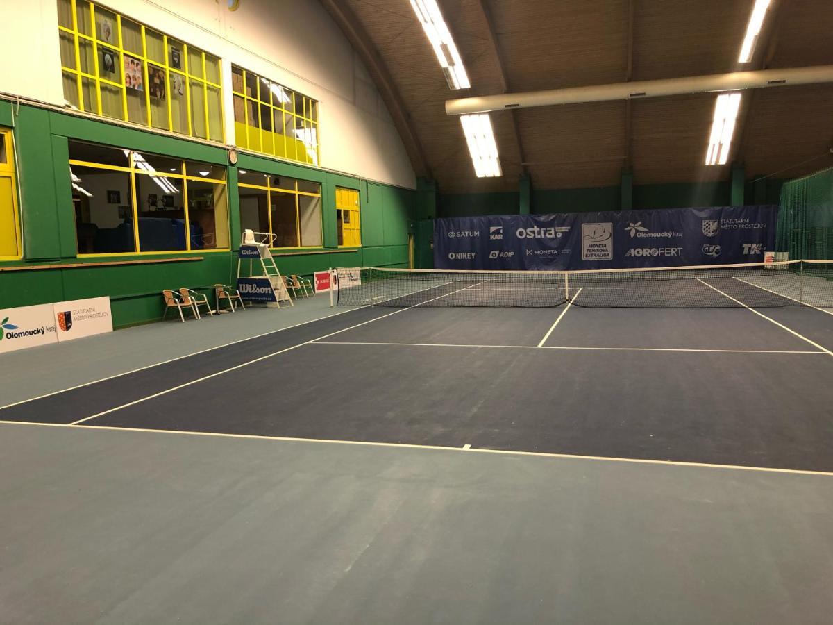 Hotel Tennis Club Простєйов Екстер'єр фото