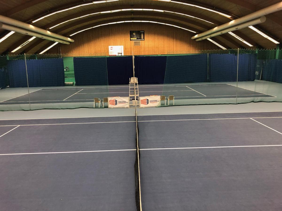 Hotel Tennis Club Простєйов Екстер'єр фото